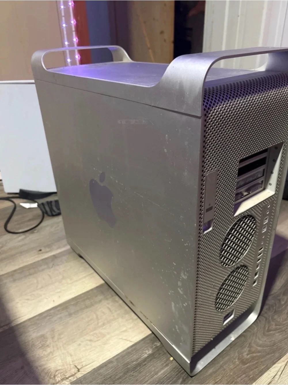 Apple Mac Pro Aluminum Workstation - Silver